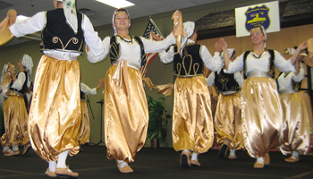 Image of Bosnian folk dancers from KUD Kolo of Waterloo