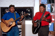 Image of Marshalltown musicians Edgar Cruz and "Luz del Mundo"