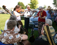Image of Fiddle Jam at the 2004 Fiddlers' Picnic in Iowa City.